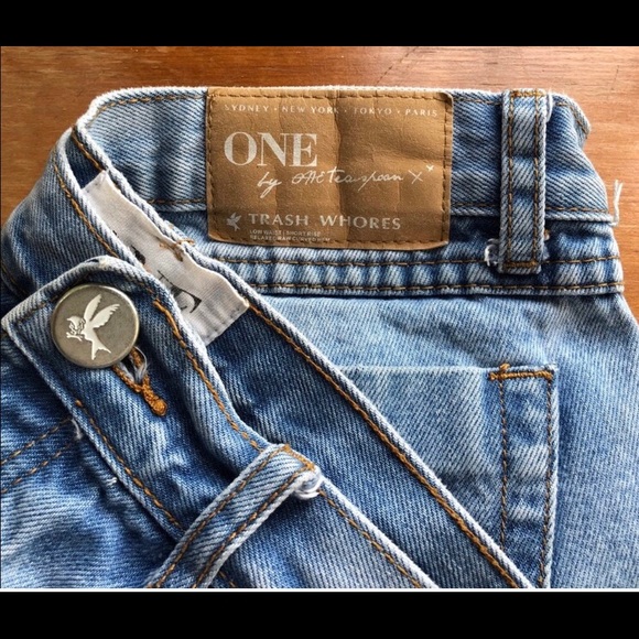 One teaspoon destroyed denim shorts - Picture 2 of 3